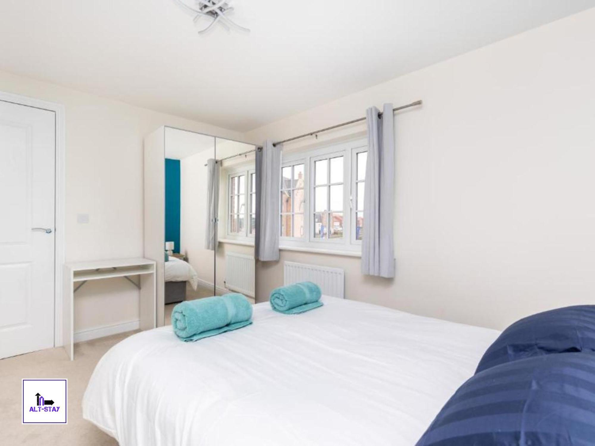 4 Bed 3 Bath - Kirkstall House By Alt-Stay Accommodation - Ideal For Contractors & Remote Workers - Long Stays Welcome Wakefield Buitenkant foto