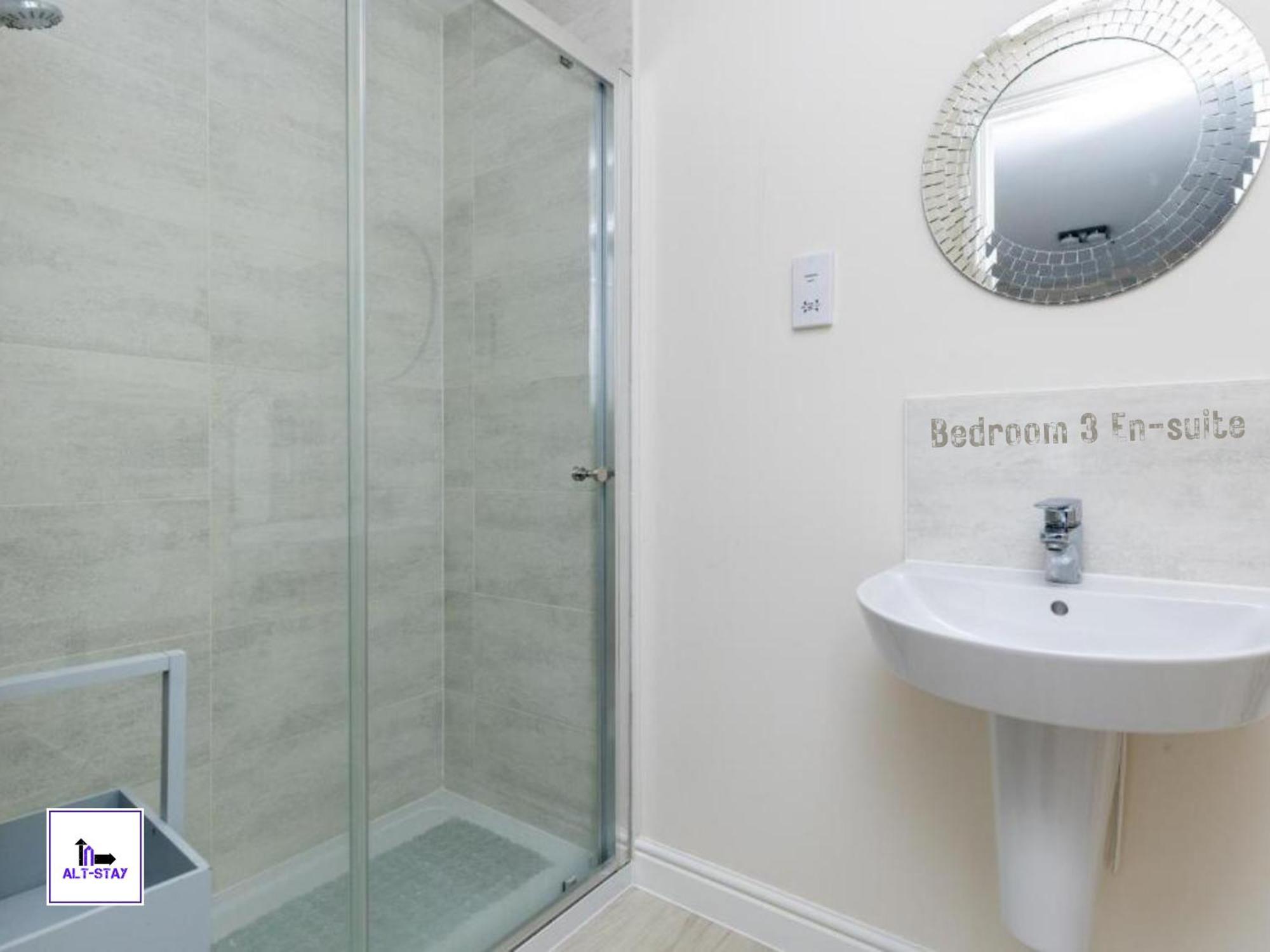 4 Bed 3 Bath - Kirkstall House By Alt-Stay Accommodation - Ideal For Contractors & Remote Workers - Long Stays Welcome Wakefield Buitenkant foto