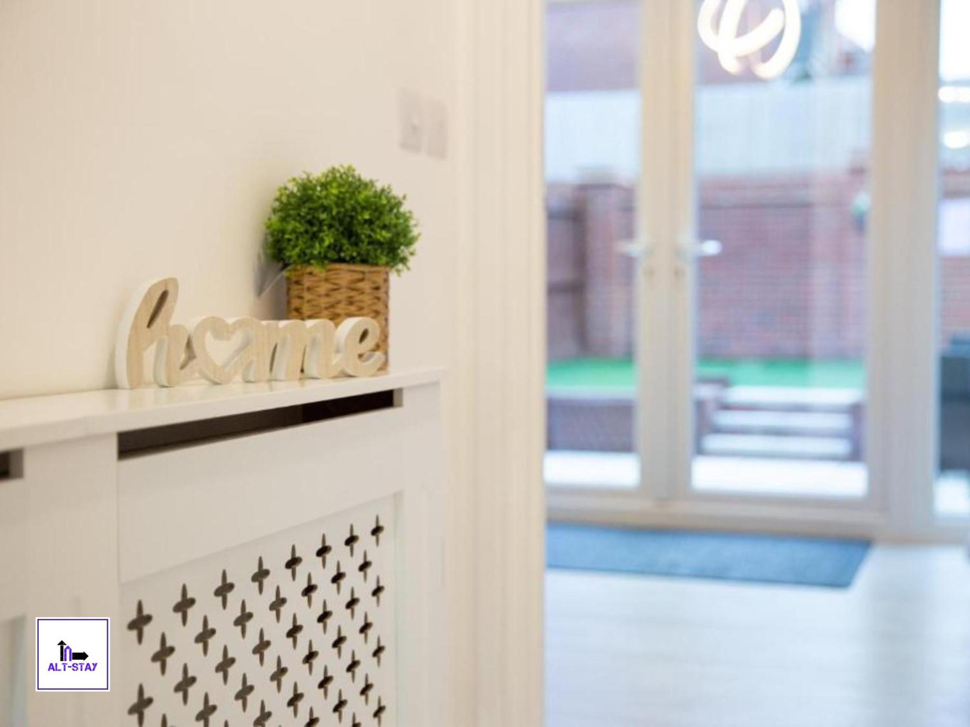 4 Bed 3 Bath - Kirkstall House By Alt-Stay Accommodation - Ideal For Contractors & Remote Workers - Long Stays Welcome Wakefield Buitenkant foto
