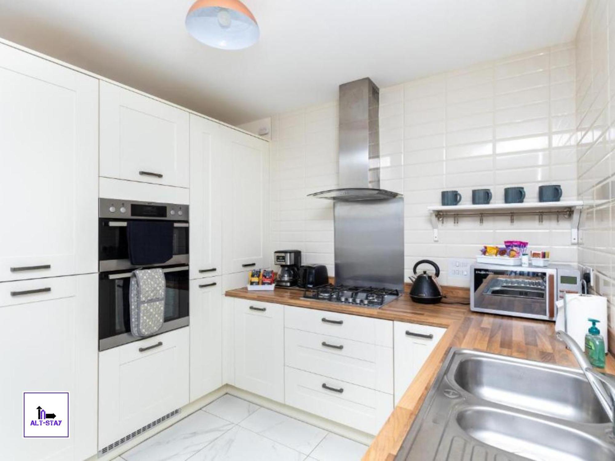 4 Bed 3 Bath - Kirkstall House By Alt-Stay Accommodation - Ideal For Contractors & Remote Workers - Long Stays Welcome Wakefield Buitenkant foto