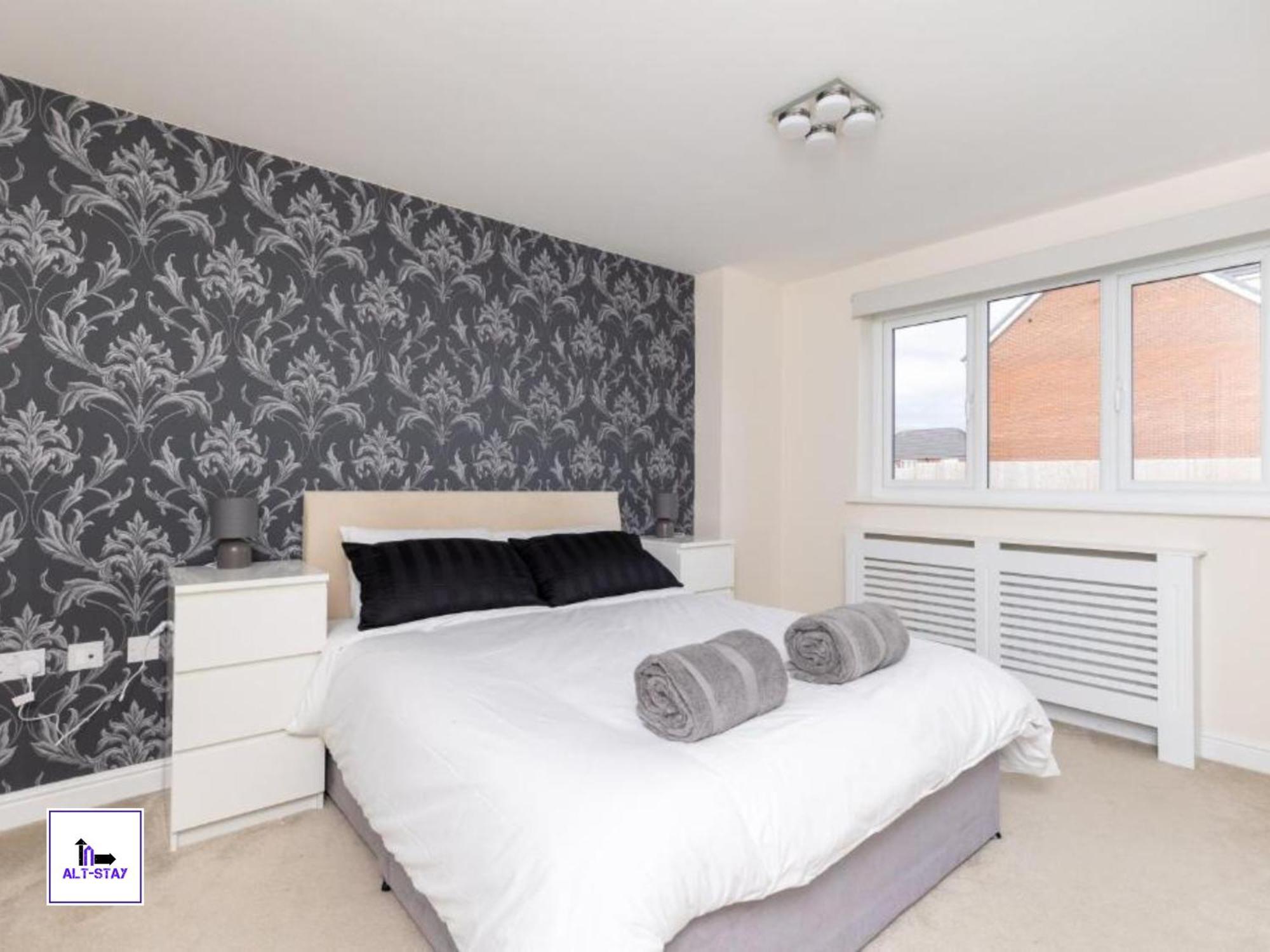 4 Bed 3 Bath - Kirkstall House By Alt-Stay Accommodation - Ideal For Contractors & Remote Workers - Long Stays Welcome Wakefield Buitenkant foto