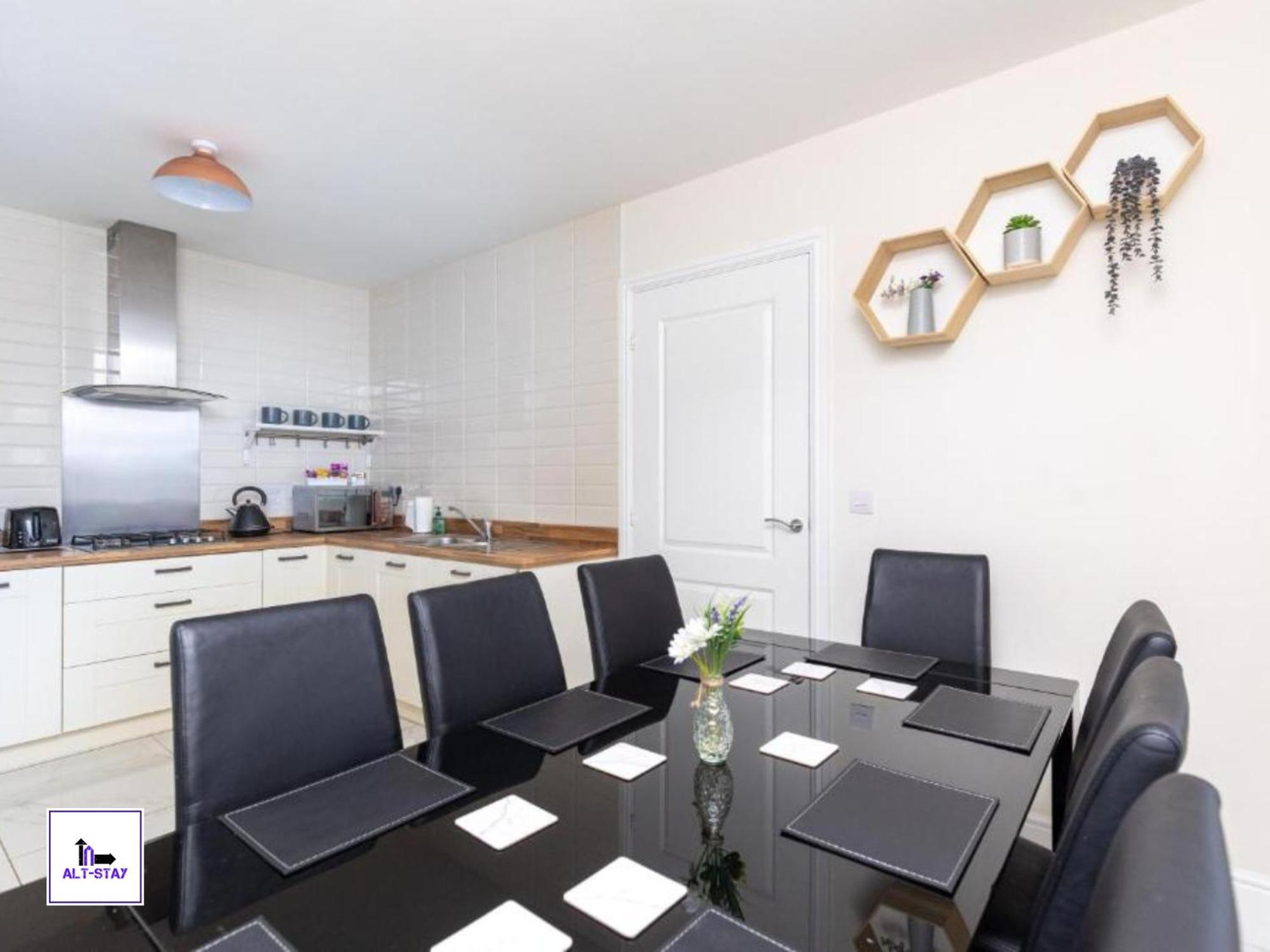 4 Bed 3 Bath - Kirkstall House By Alt-Stay Accommodation - Ideal For Contractors & Remote Workers - Long Stays Welcome Wakefield Buitenkant foto