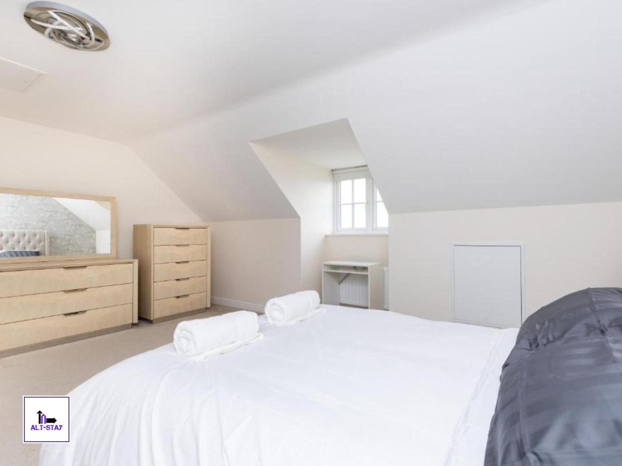 4 Bed 3 Bath - Kirkstall House By Alt-Stay Accommodation - Ideal For Contractors & Remote Workers - Long Stays Welcome Wakefield Buitenkant foto