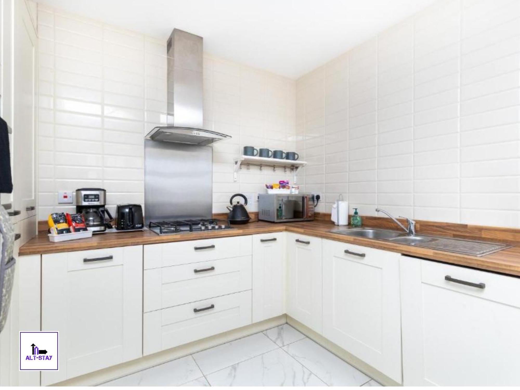4 Bed 3 Bath - Kirkstall House By Alt-Stay Accommodation - Ideal For Contractors & Remote Workers - Long Stays Welcome Wakefield Buitenkant foto