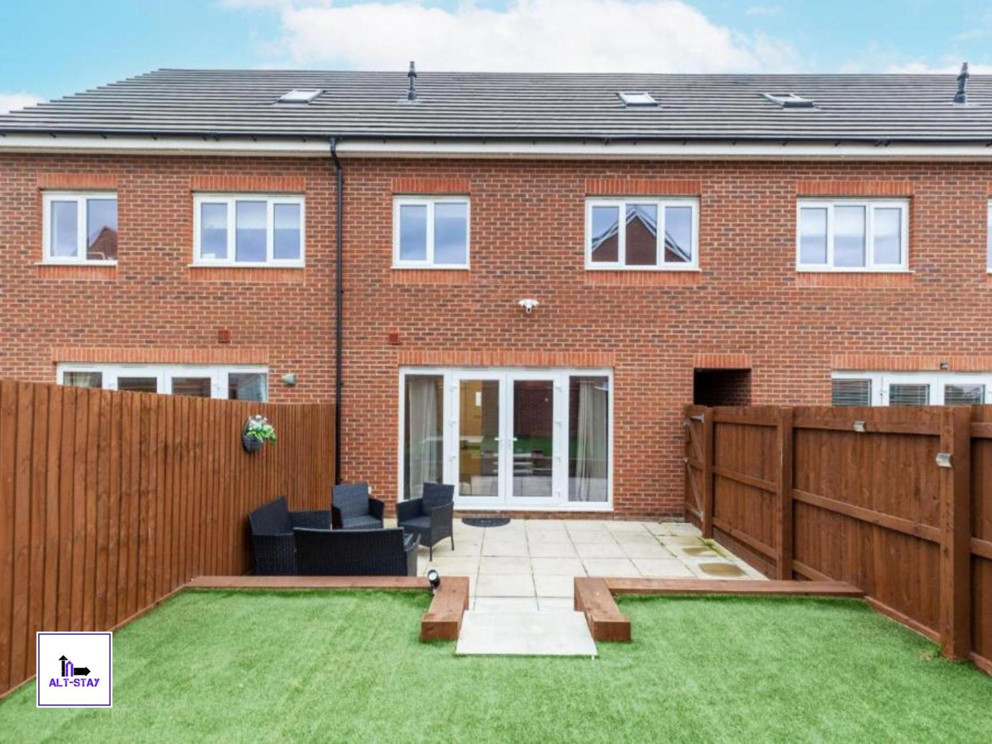 4 Bed 3 Bath - Kirkstall House By Alt-Stay Accommodation - Ideal For Contractors & Remote Workers - Long Stays Welcome Wakefield Buitenkant foto