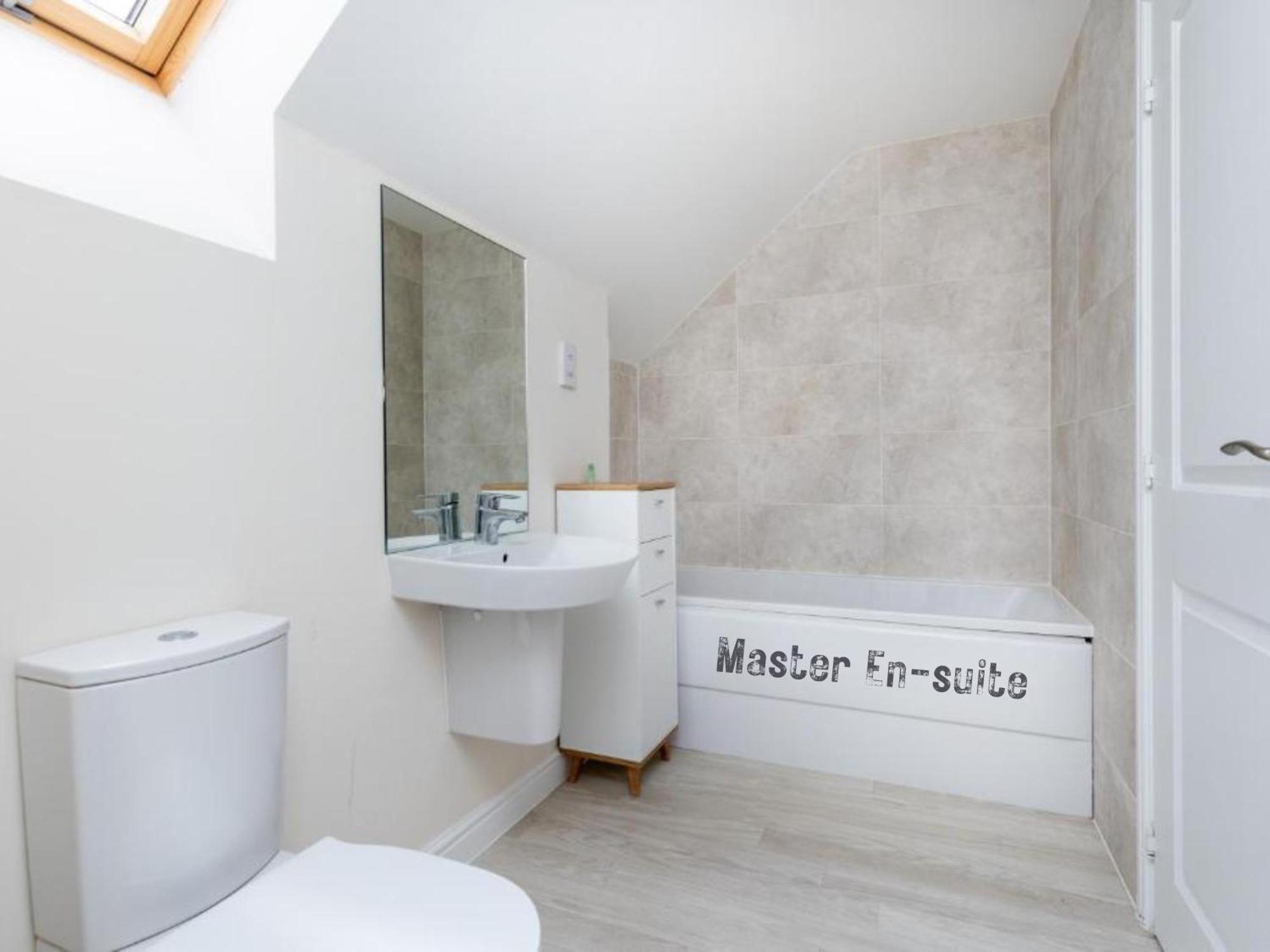 4 Bed 3 Bath - Kirkstall House By Alt-Stay Accommodation - Ideal For Contractors & Remote Workers - Long Stays Welcome Wakefield Buitenkant foto