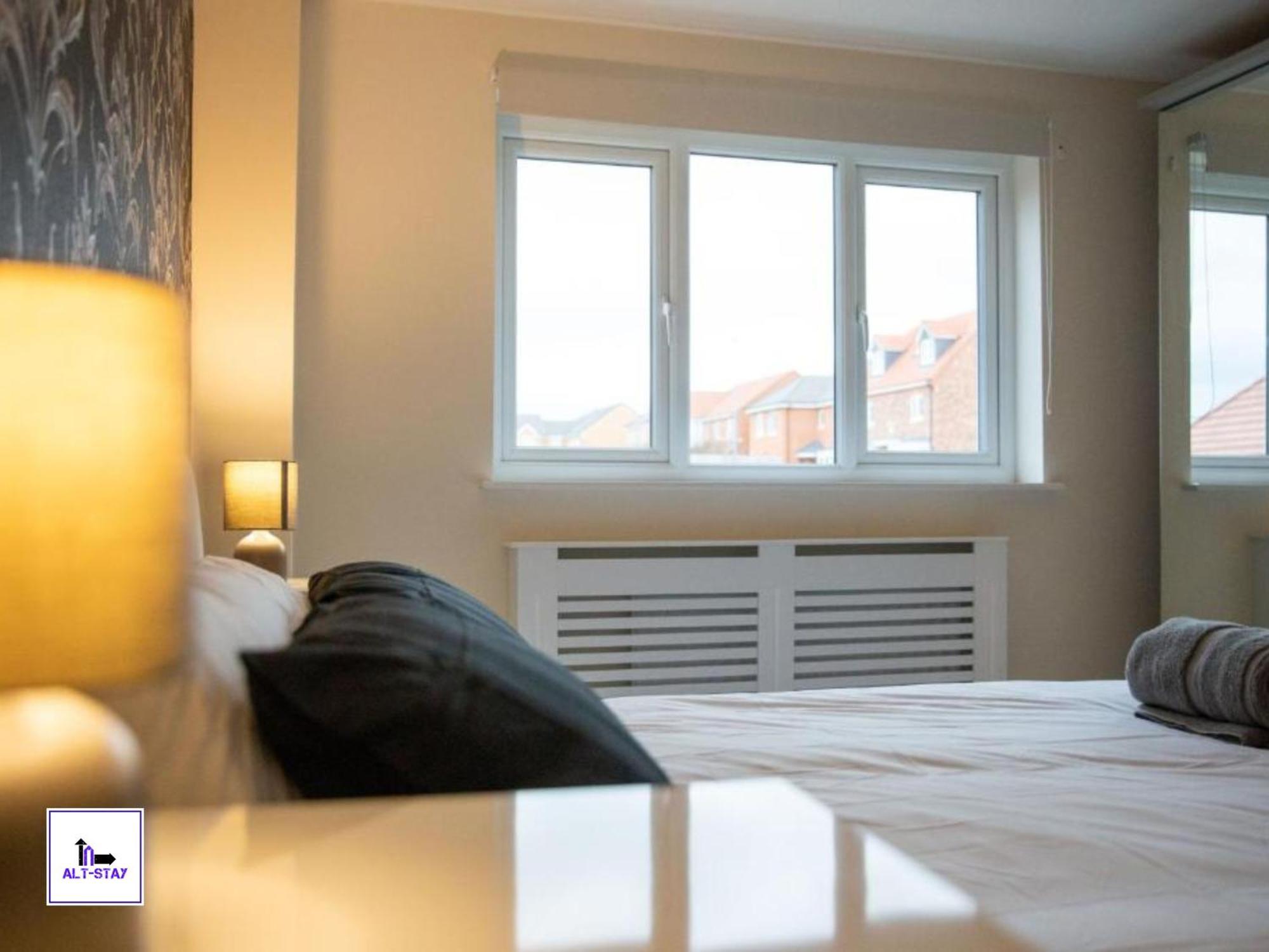 4 Bed 3 Bath - Kirkstall House By Alt-Stay Accommodation - Ideal For Contractors & Remote Workers - Long Stays Welcome Wakefield Buitenkant foto